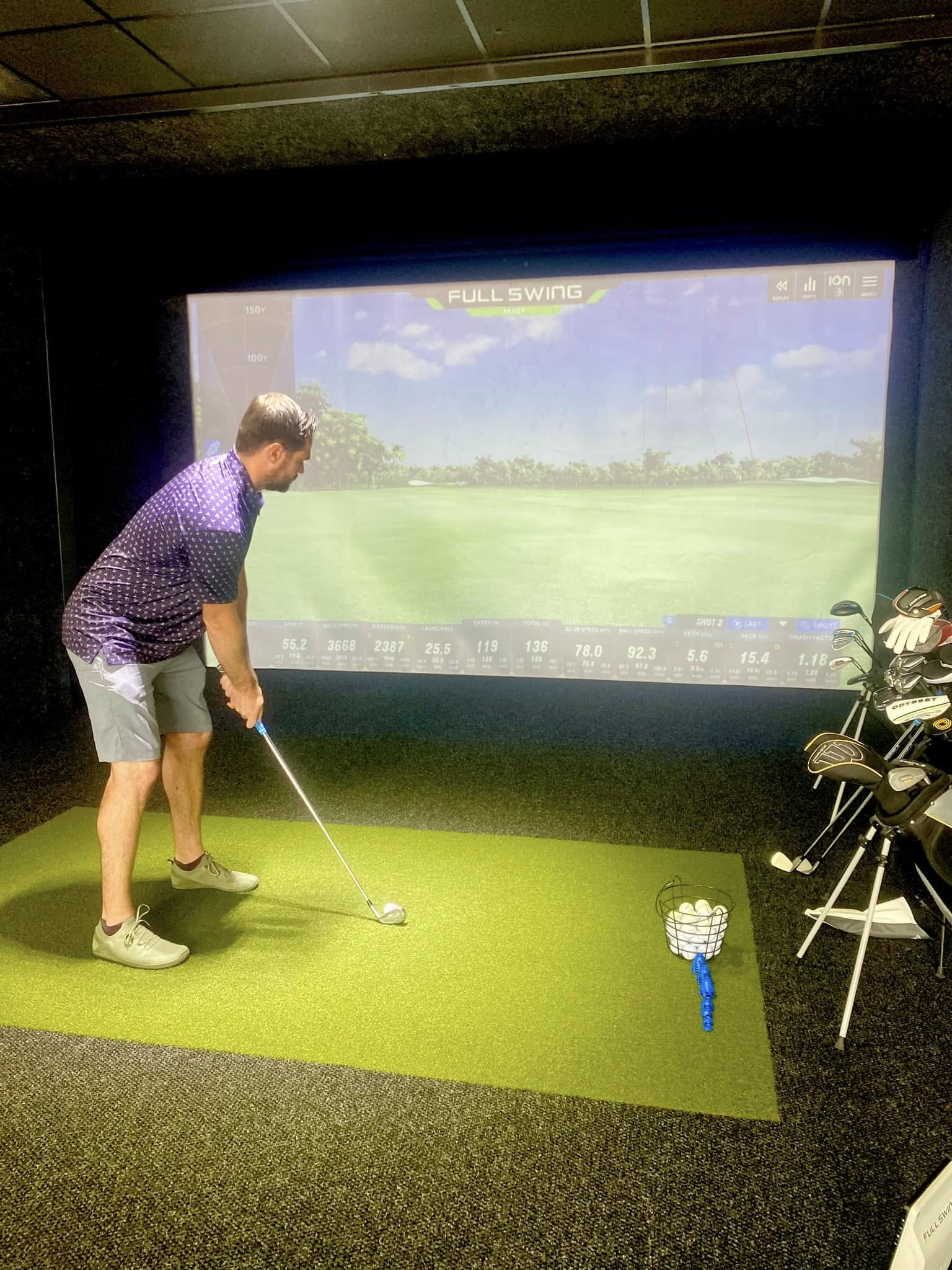 Private golf simulator room at Swing 365